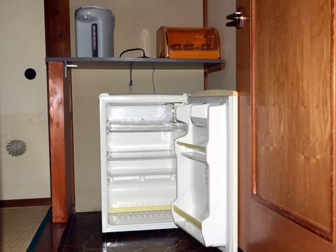 In-room safe, desk, bed sheets