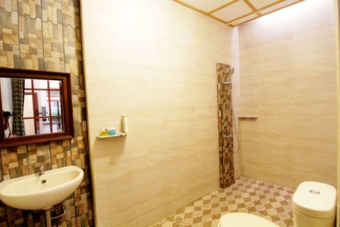 Villa, 4 Bedrooms, Kitchen | Bathroom | Shower, free toiletries, slippers, bidet