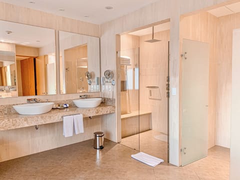 Presidential Suite | Bathroom | Rainfall showerhead, free toiletries, hair dryer, slippers