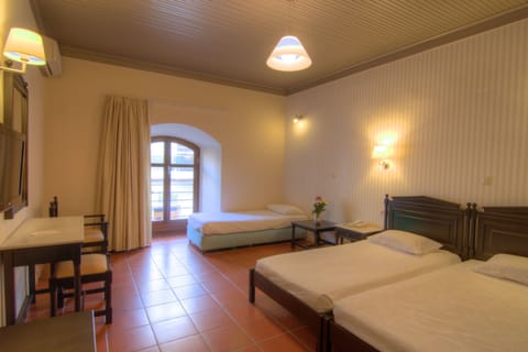 Standard Triple Room | Desk, blackout drapes, free WiFi, bed sheets