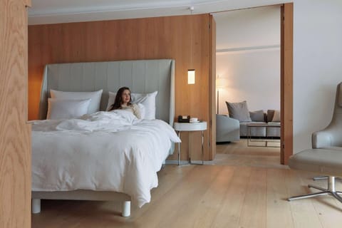 Suite, 1 Bedroom, Balcony, Mountain View (Spa) | Premium bedding, free minibar, in-room safe, desk