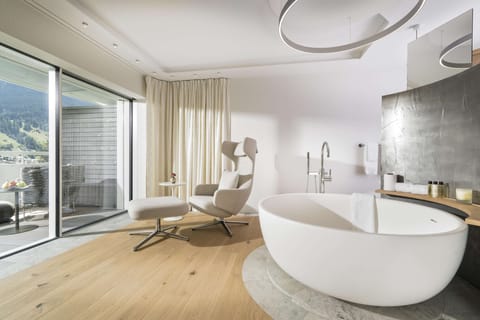 Deluxe Room, 1 Bedroom, Balcony, Mountain View (Spa) | Bathroom | Free toiletries, hair dryer, bathrobes, slippers