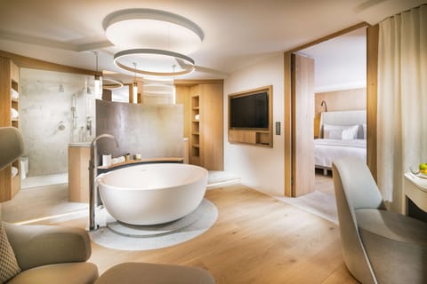Suite, 1 Bedroom, Balcony, Mountain View (Spa) | Bathroom | Free toiletries, hair dryer, bathrobes, slippers