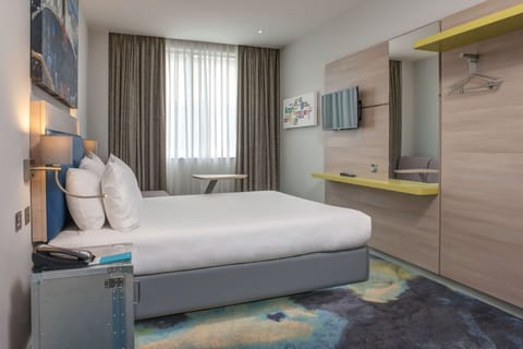 Room, 1 Queen Bed (The Queen) | Individually decorated, iron/ironing board, free WiFi, bed sheets