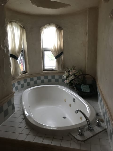 Honeymoon Cottage, 1 Queen Bed, Accessible, Jetted Tub | Bathroom | Separate tub and shower, jetted tub