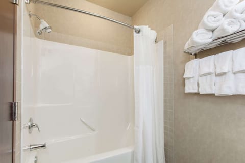 Combined shower/tub, deep soaking tub, free toiletries, hair dryer