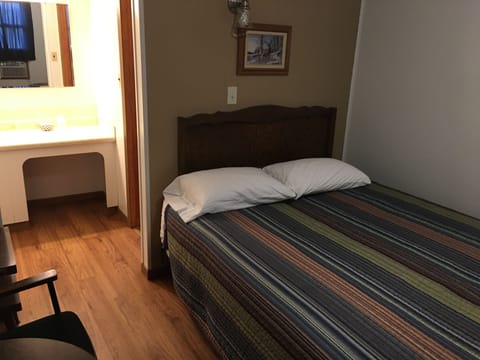 Deluxe Room | Laptop workspace, free WiFi, bed sheets