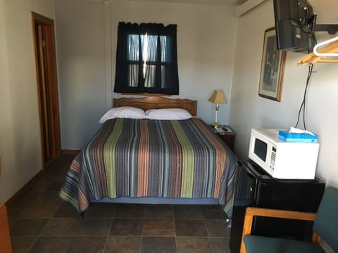 Family Triple Room | Laptop workspace, free WiFi, bed sheets