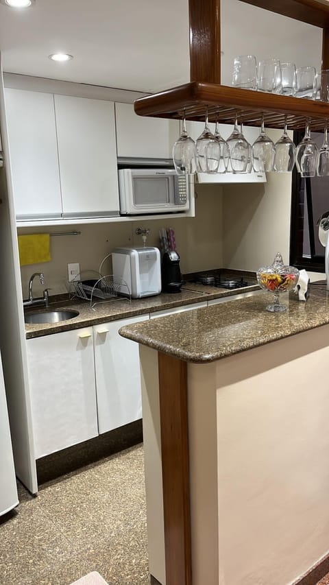 Deluxe Apartment (304) | Private kitchen | Fridge, microwave, coffee/tea maker, cookware/dishes/utensils