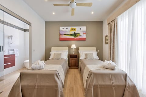 Comfort Suite, 1 Bedroom, Accessible | Premium bedding, minibar, in-room safe, desk