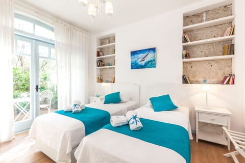 Standard Double Room | Desk, soundproofing, iron/ironing board, free cribs/infant beds