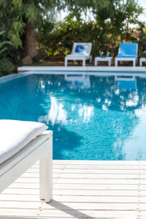 Seasonal outdoor pool, pool umbrellas, sun loungers