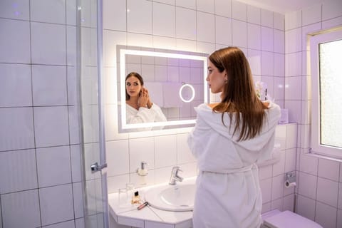 Rainfall showerhead, hair dryer, towels