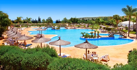 Seasonal outdoor pool, pool umbrellas, sun loungers