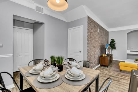 2 Bedroom Vacation Condo (2016) | Dining room