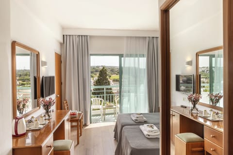 Classic Twin Room, 1 Bedroom, Partial Sea View | Free cribs/infant beds, free WiFi, bed sheets