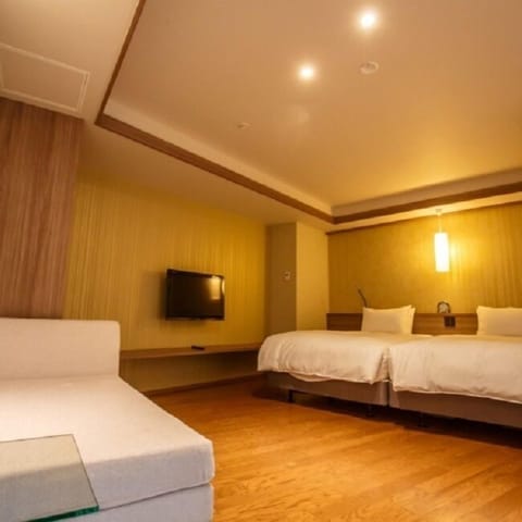 Main Building,Standard Japanese Western Room (67sqm), Non-Smoking | In-room safe, desk, laptop workspace, iron/ironing board