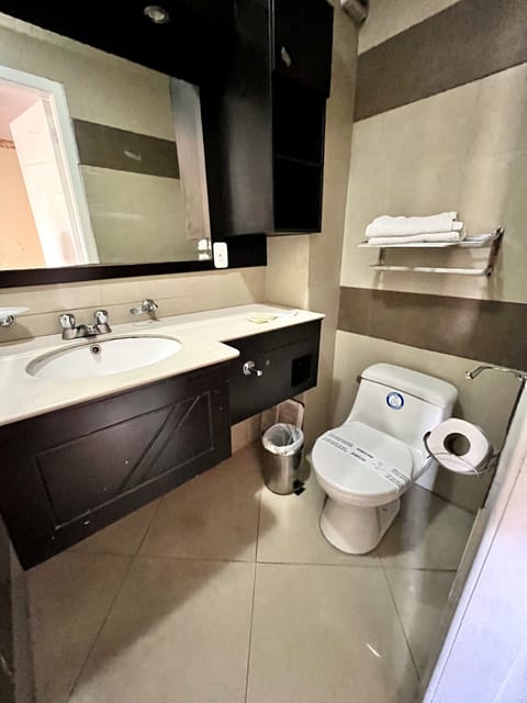 Family Triple Room | Bathroom | Shower, free toiletries, hair dryer, towels