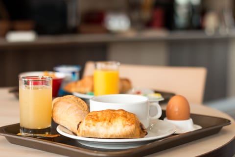 Daily buffet breakfast (EUR 9.90 per person)