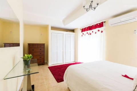 City Apartment, 2 Bedrooms, Kitchen, Executive Level | 2 bedrooms, Egyptian cotton sheets, premium bedding, in-room safe