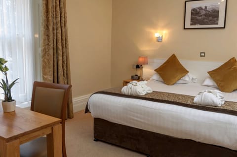 Deluxe Room, 1 Double Bed, Non Smoking, View | In-room safe, individually decorated, individually furnished, desk