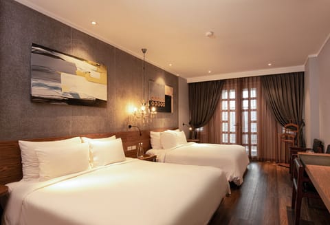 Family Room | Premium bedding, minibar, in-room safe, desk