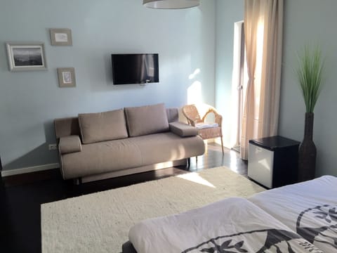 Family Triple Room, Mountain View | Free cribs/infant beds, free WiFi, bed sheets