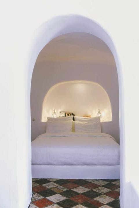 Senior Suite, Hot Tub, Sea View | 1 bedroom, premium bedding, in-room safe, desk