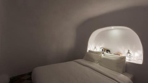 Senior Suite, Hot Tub, Sea View | 1 bedroom, premium bedding, in-room safe, desk