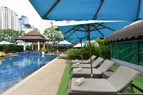 Outdoor pool, pool umbrellas, sun loungers