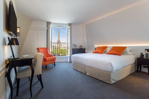 Junior Suite (Royale), Eiffel Tower front view  | 1 bedroom, premium bedding, minibar, in-room safe