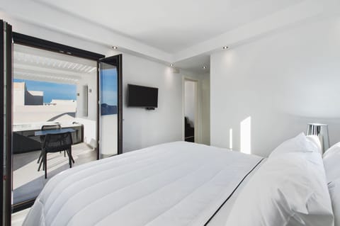 One-Bedroom Apartment, outdoor tub | 1 bedroom, premium bedding, in-room safe, desk