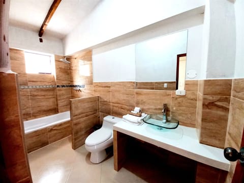 Family Room | Bathroom | Shower, rainfall showerhead, free toiletries, hair dryer