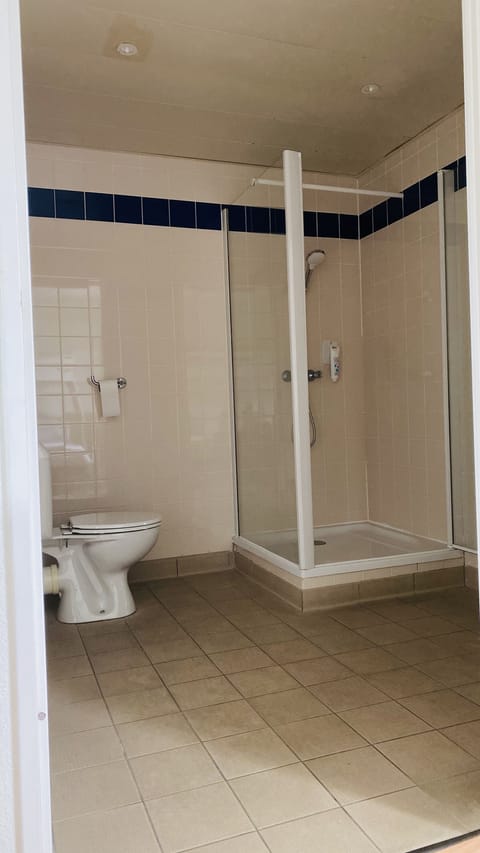 Double Room | Bathroom shower