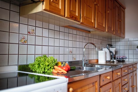 Apartment, 2 Bedrooms (6 Persons) | Private kitchen | Fridge, stovetop, coffee/tea maker, electric kettle