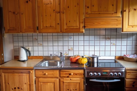 Apartment, 2 Bedrooms (4 Persons) | In-room dining