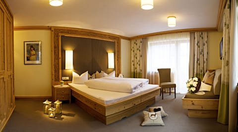 Comfort Double Room, 1 Queen Bed, Mountain View | Premium bedding, in-room safe, desk