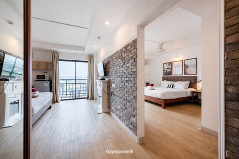 Superior Room, 1 King Bed, Refrigerator & Microwave, City View | View from room
