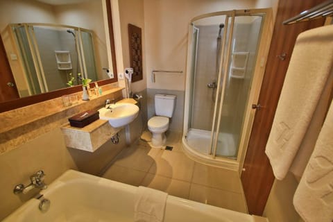 Junior Suite Village View | Bathroom | Combined shower/tub, free toiletries, hair dryer, slippers