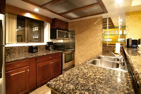 Signature Condo, 2 Bedrooms, Fireplace, Lake View | Private kitchen | Fridge, microwave, oven, dishwasher