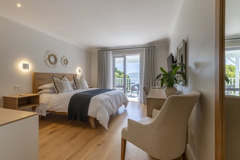Superior Room, 1 Queen Bed, Lagoon View | Premium bedding, down comforters, minibar, in-room safe