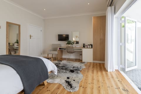Standard Room, 1 Queen Bed, No View | Premium bedding, down comforters, minibar, in-room safe