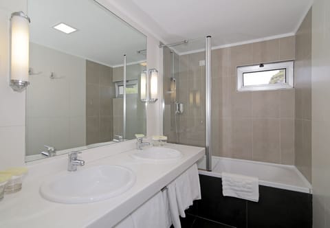 Family Room, 2 Bedrooms | Bathroom | Free toiletries, hair dryer, bathrobes, towels