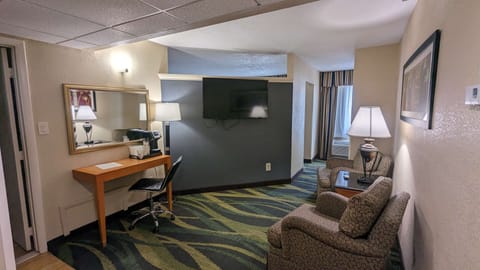 Suite, 1 King Bed, Non Smoking, Refrigerator & Microwave | In-room safe, desk, blackout drapes, iron/ironing board