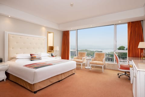 Executive Room, Lake View | In-room safe, desk, blackout drapes, free WiFi