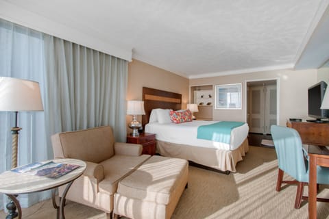 Suite, 1 King Bed (Bayfront Omni Suite) | Egyptian cotton sheets, premium bedding, down comforters, in-room safe