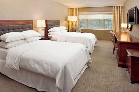 Premium bedding, in-room safe, desk, laptop workspace