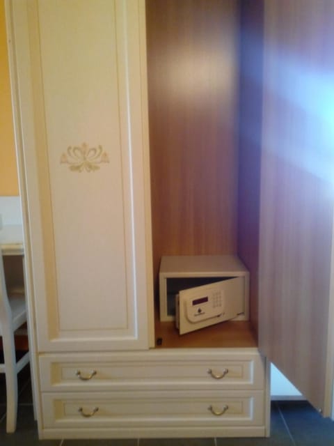 In-room safe, desk, free WiFi, bed sheets