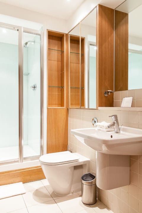 Garden Room | Bathroom | Shower, designer toiletries, hair dryer, bathrobes