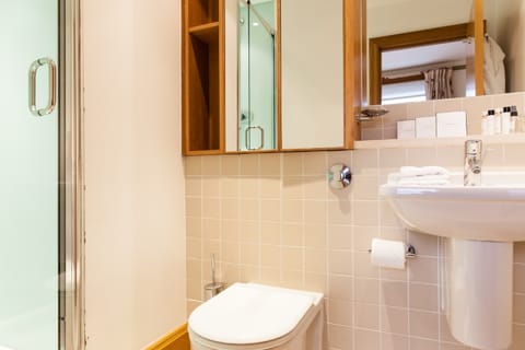 Double Suite | Bathroom | Shower, designer toiletries, hair dryer, bathrobes